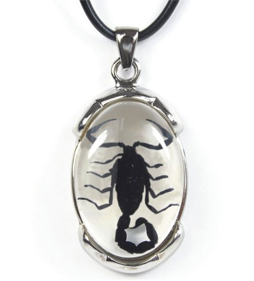Elsa Peretti™ Scorpion pendant in 18k gold. | Tiffany & Co.